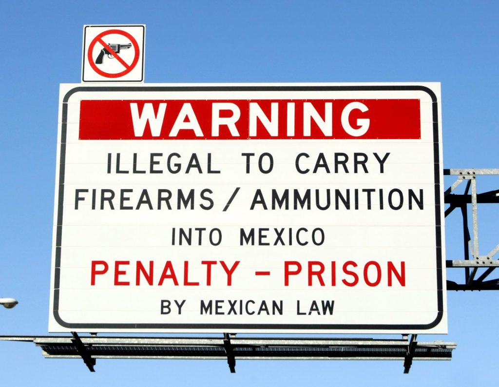 3 Gun Control Facts In Mexico You Should Be Aware Of Bilingual   Warning Sign No Guns Mexican Border Scaled E1621221438351 1024x794 